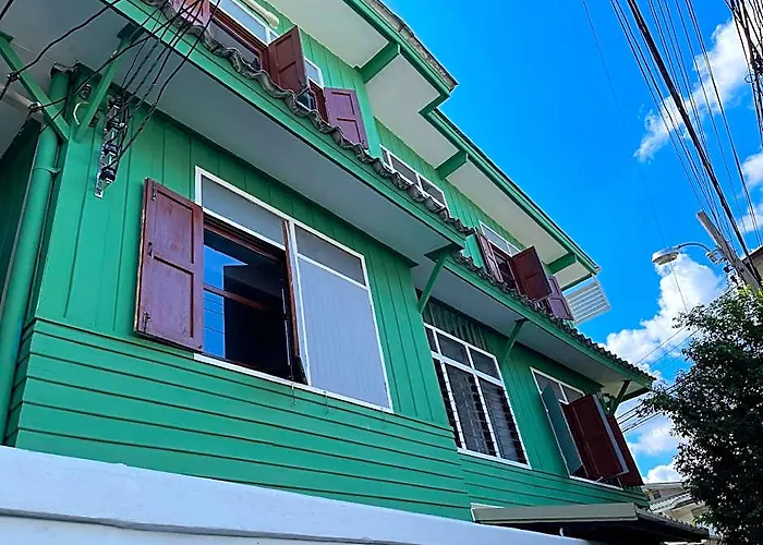 Green Cabin Hostel Hotell