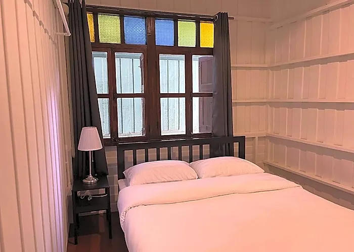Green Cabin Hostel Hotell 5*