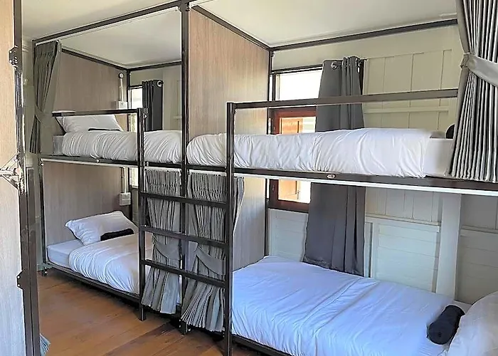 Hotell Green Cabin Hostel 5*