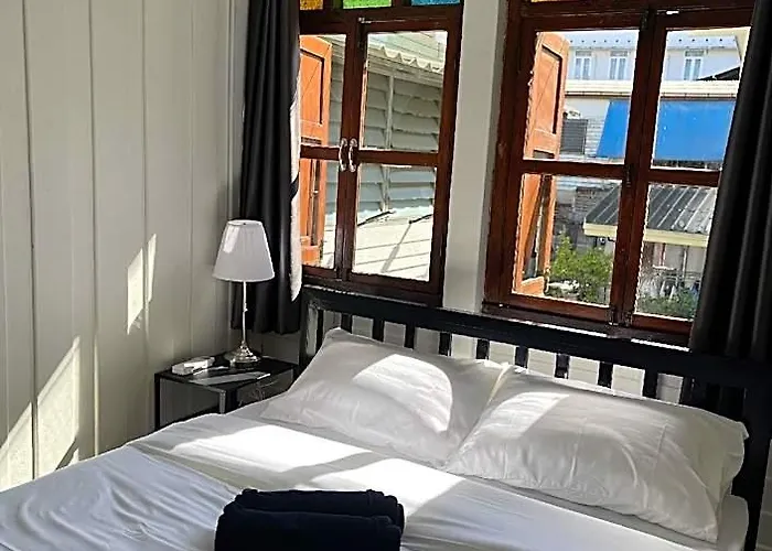 Green Cabin Hostel Hotell 5*