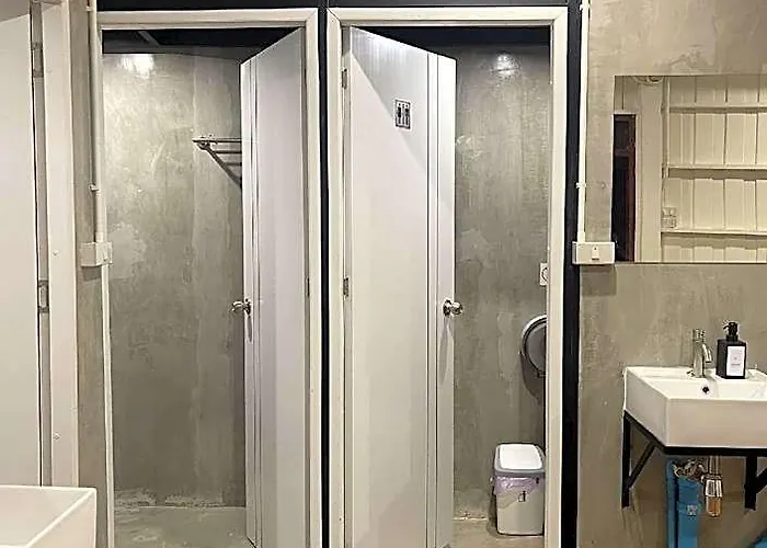 Green Cabin Hostel Hotell 5*