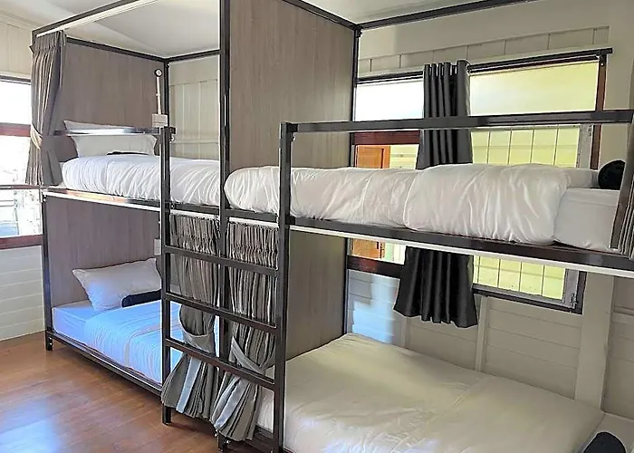 Green Cabin Hostel 5*